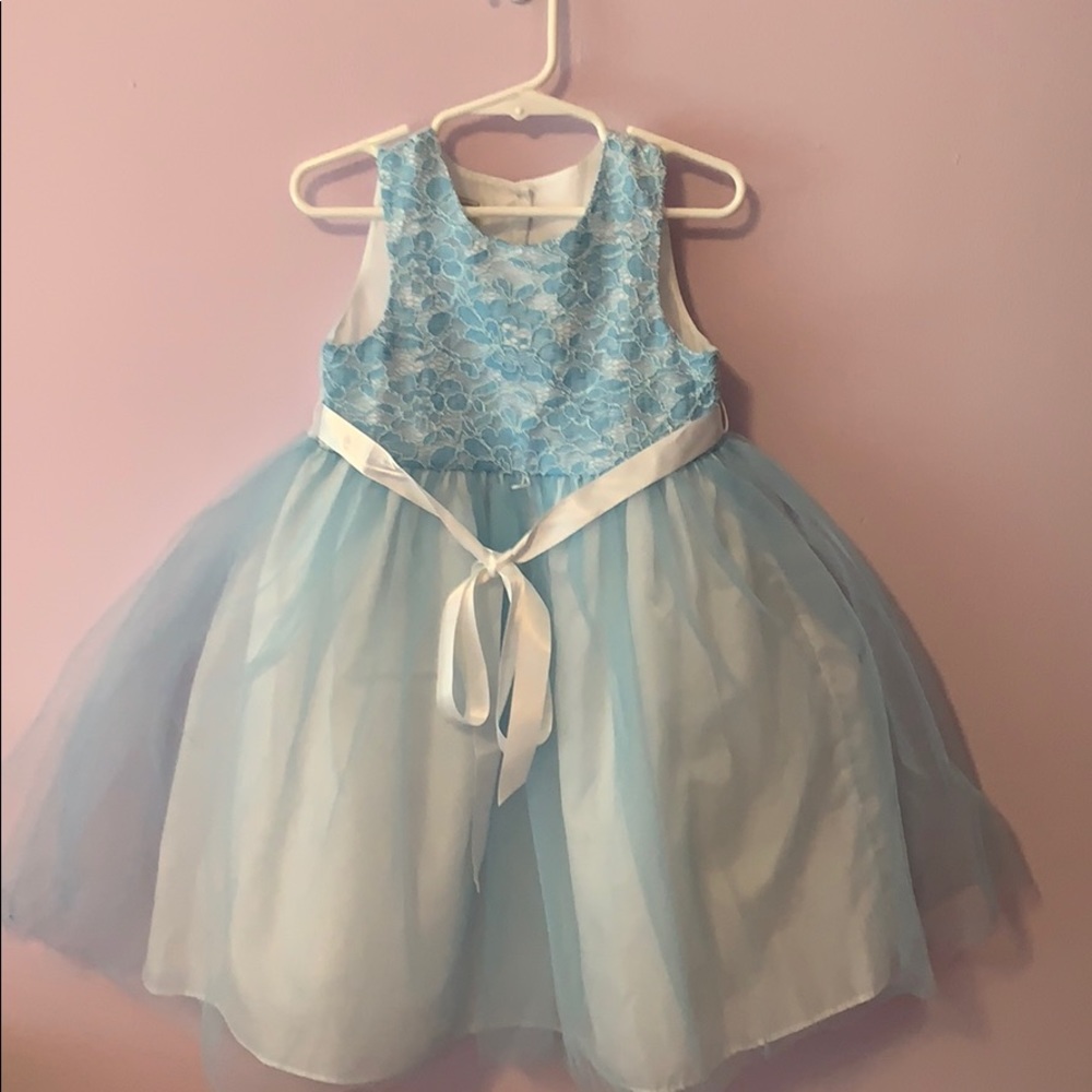 Girls dress/ size 4/ gently used